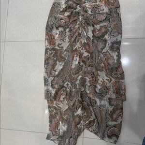 Veronica Beard
paisley ruffled asymmetric skirt  size 10 excellent pre owned